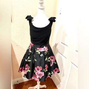 Betsy Adam -Stunning Betsy Adam Dress😍